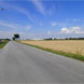Blick von Wulzeshofen in Richtung Pernhofen entlang der Landesstraße L3070
